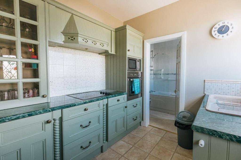 Beachfront Apartment - Ground Floor Apartment With Sea Views, Next To The Beach, Bridlington, North Yorkshire Bessingby Eksteriør billede