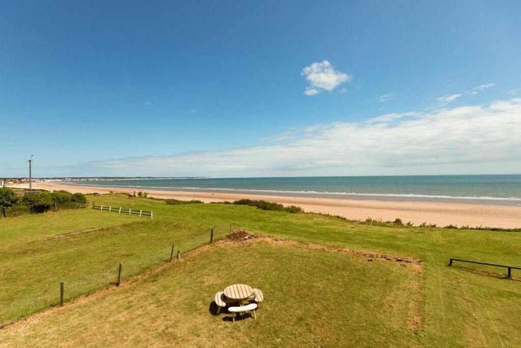 Beachfront Apartment - Ground Floor Apartment With Sea Views, Next To The Beach, Bridlington, North Yorkshire Bessingby Eksteriør billede