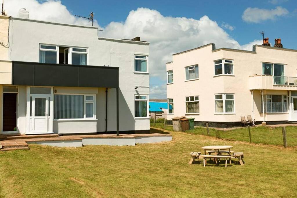Beachfront Apartment - Ground Floor Apartment With Sea Views, Next To The Beach, Bridlington, North Yorkshire Bessingby Eksteriør billede