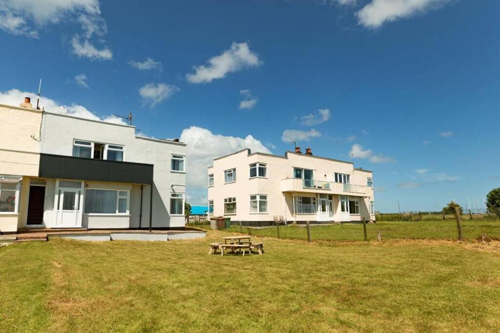 Beachfront Apartment - Ground Floor Apartment With Sea Views, Next To The Beach, Bridlington, North Yorkshire Bessingby Eksteriør billede
