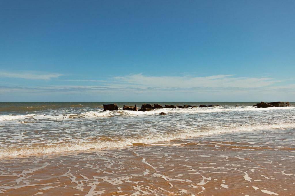 Beachfront Apartment - Ground Floor Apartment With Sea Views, Next To The Beach, Bridlington, North Yorkshire Bessingby Eksteriør billede
