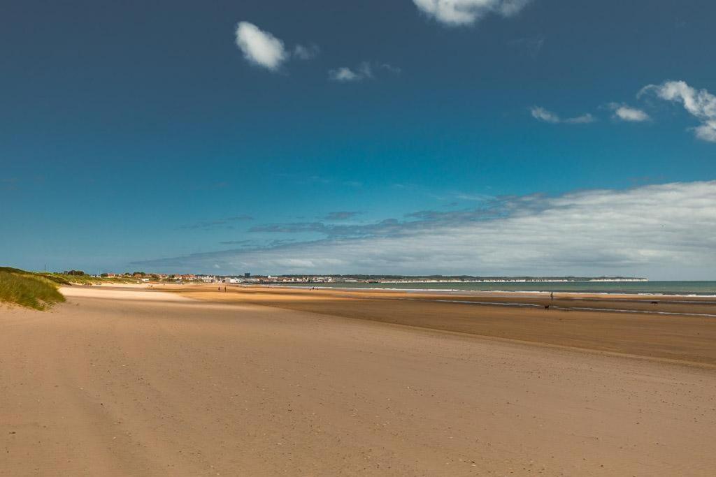Beachfront Apartment - Ground Floor Apartment With Sea Views, Next To The Beach, Bridlington, North Yorkshire Bessingby Eksteriør billede