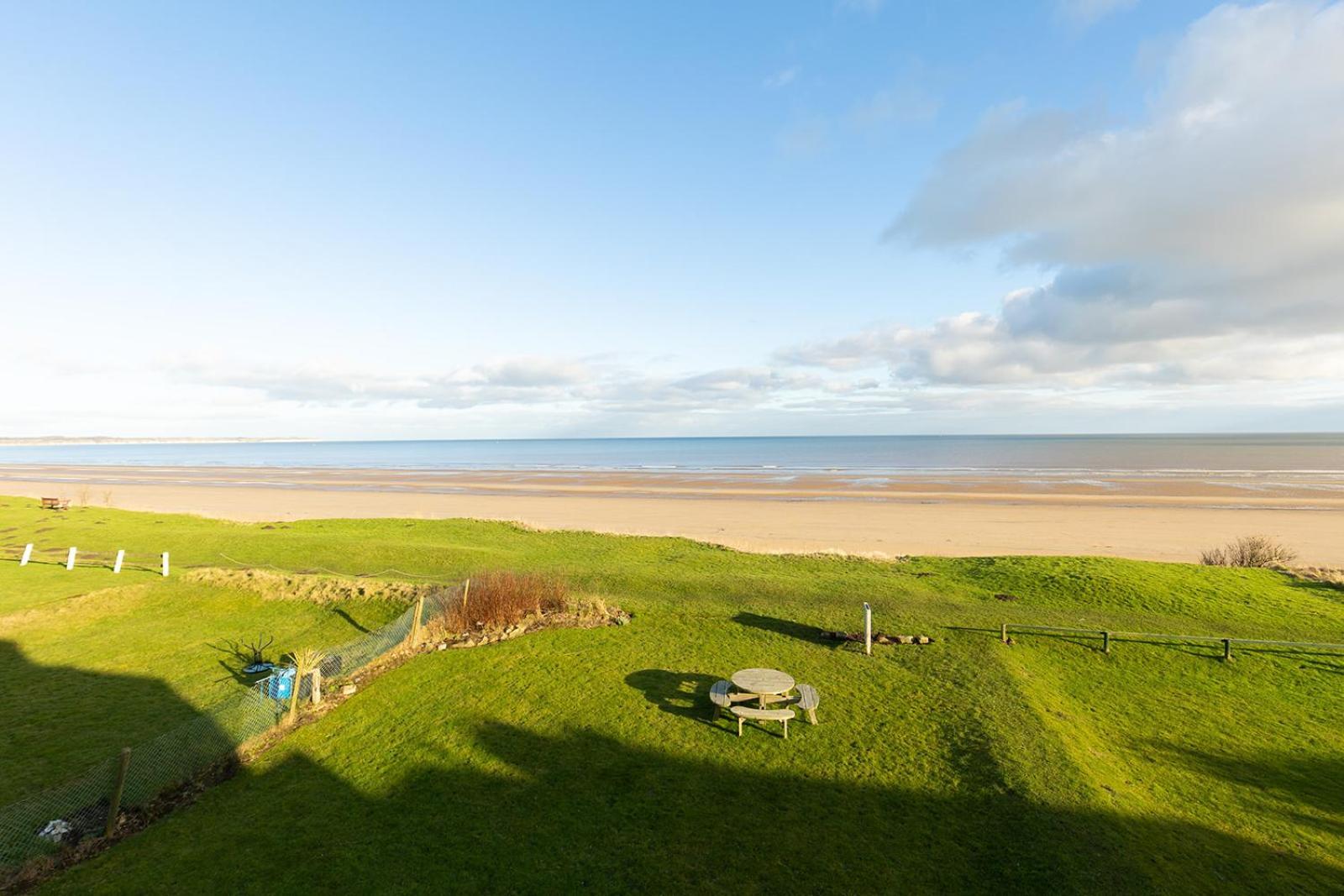 Beachfront Apartment - Ground Floor Apartment With Sea Views, Next To The Beach, Bridlington, North Yorkshire Bessingby Eksteriør billede