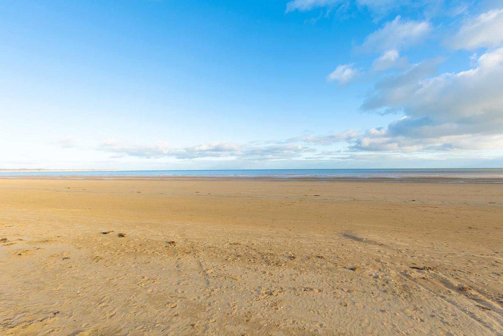Beachfront Apartment - Ground Floor Apartment With Sea Views, Next To The Beach, Bridlington, North Yorkshire Bessingby Eksteriør billede
