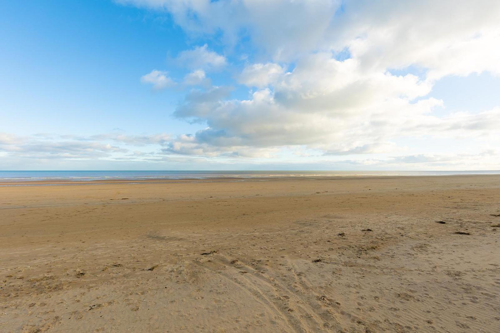 Beachfront Apartment - Ground Floor Apartment With Sea Views, Next To The Beach, Bridlington, North Yorkshire Bessingby Eksteriør billede